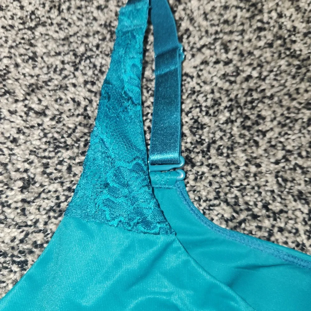 Ruby Ribbon Blue Green Teal Lace Bra Size 48 Wireless Adjustable Straps Seamless
